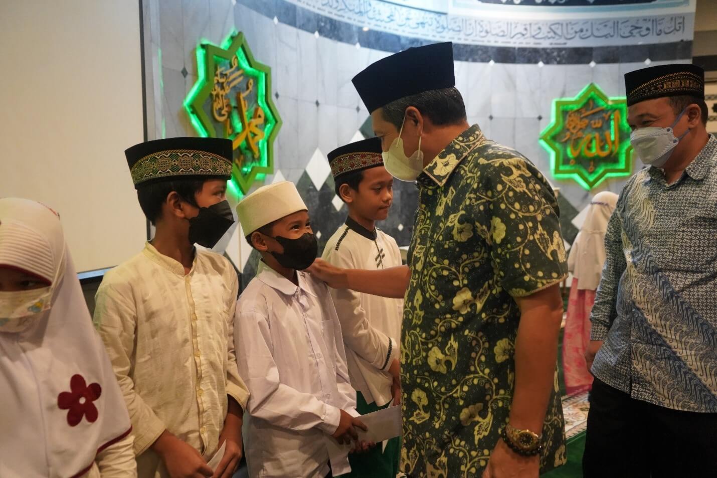 Pemberian Santunan Anak Yatim/Piatu Dan Dhu’afa Ramadhan Tahun 1443H ...