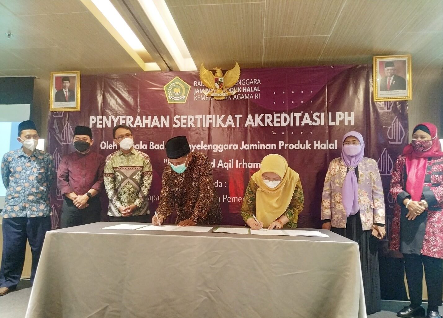 Penyerahan Sertifikat Akreditasi Lembaga Pemeriksa Halal (LPH) - Ditjen ...