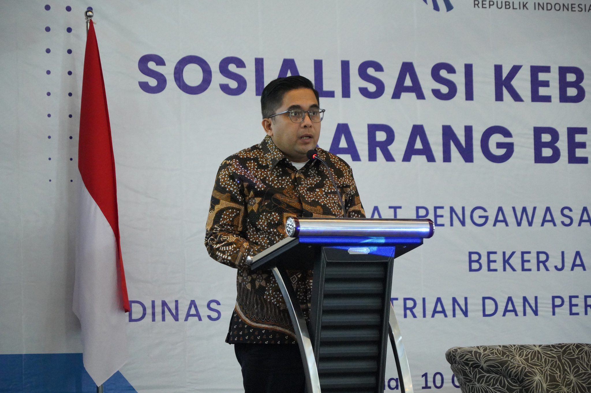 Kemendag Gelar Sosialisasi Pengawasan Barang Beredar dan Jasa di Bandung
                                                            
                                                            