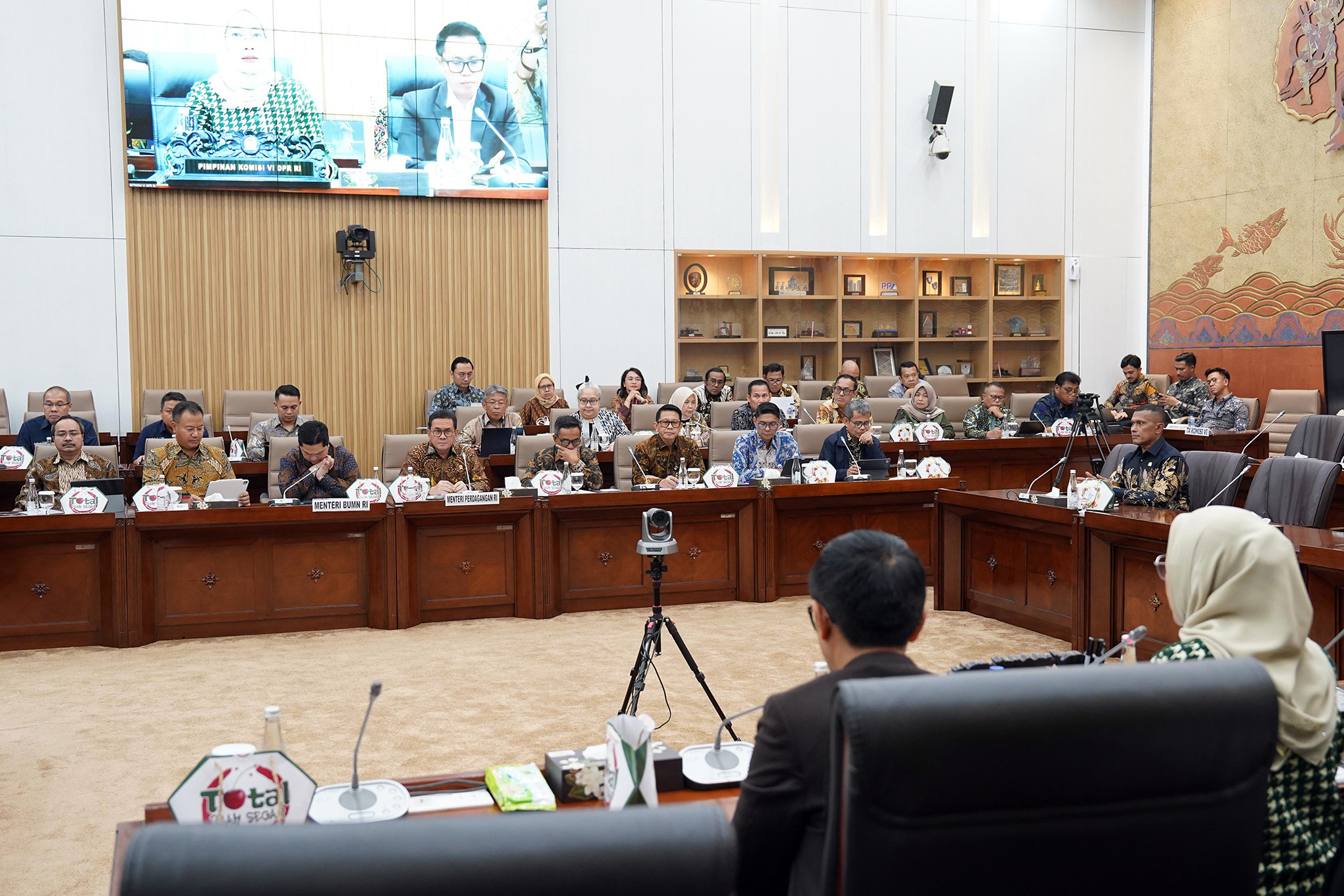 Rapat Kerja Kementerian Perdagangan dan Kementerian BUMN Bersama Komisi VI DPR R...
                                                            
                                                            